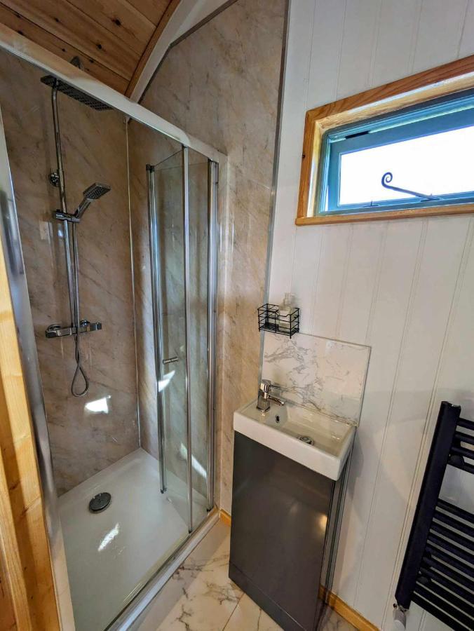 Romantic Nature Retreat, Luxury Glamping & Stargazing Views - Dragonfly Shepherd Hut Yarpole 外观 照片