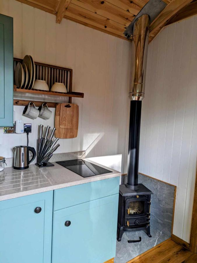 Romantic Nature Retreat, Luxury Glamping & Stargazing Views - Dragonfly Shepherd Hut Yarpole 外观 照片