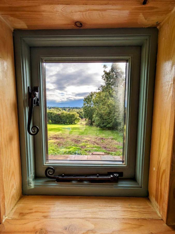 Romantic Nature Retreat, Luxury Glamping & Stargazing Views - Dragonfly Shepherd Hut Yarpole 外观 照片