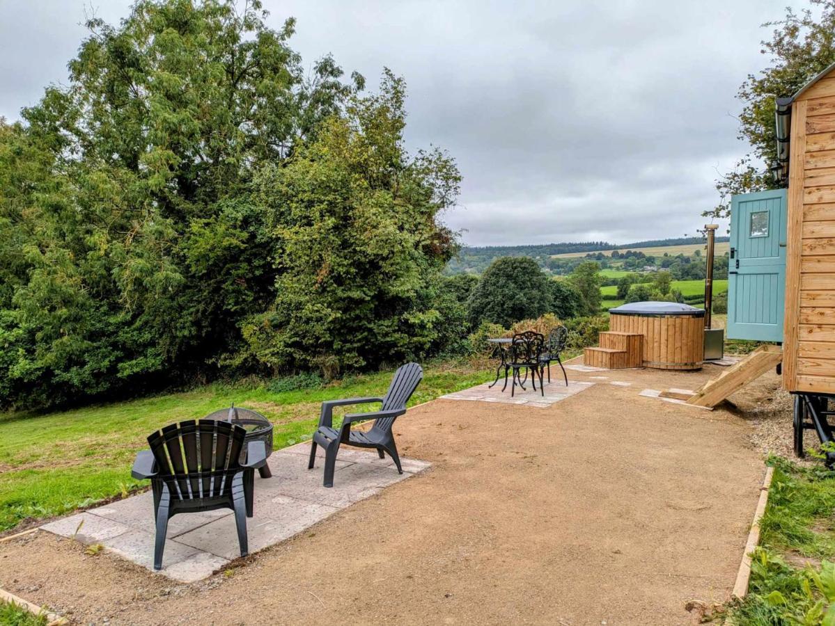 Romantic Nature Retreat, Luxury Glamping & Stargazing Views - Dragonfly Shepherd Hut Yarpole 外观 照片