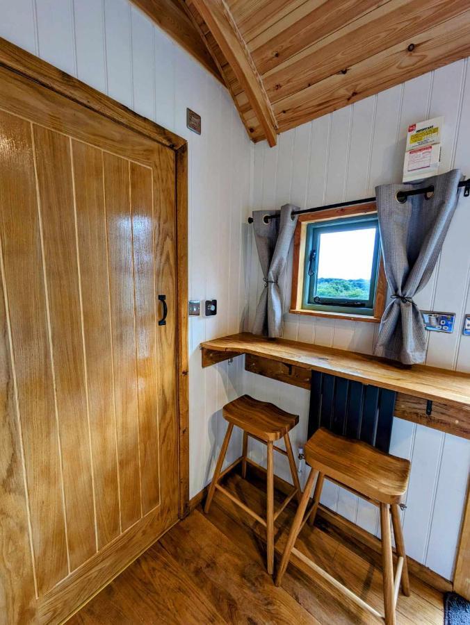 Romantic Nature Retreat, Luxury Glamping & Stargazing Views - Dragonfly Shepherd Hut Yarpole 外观 照片