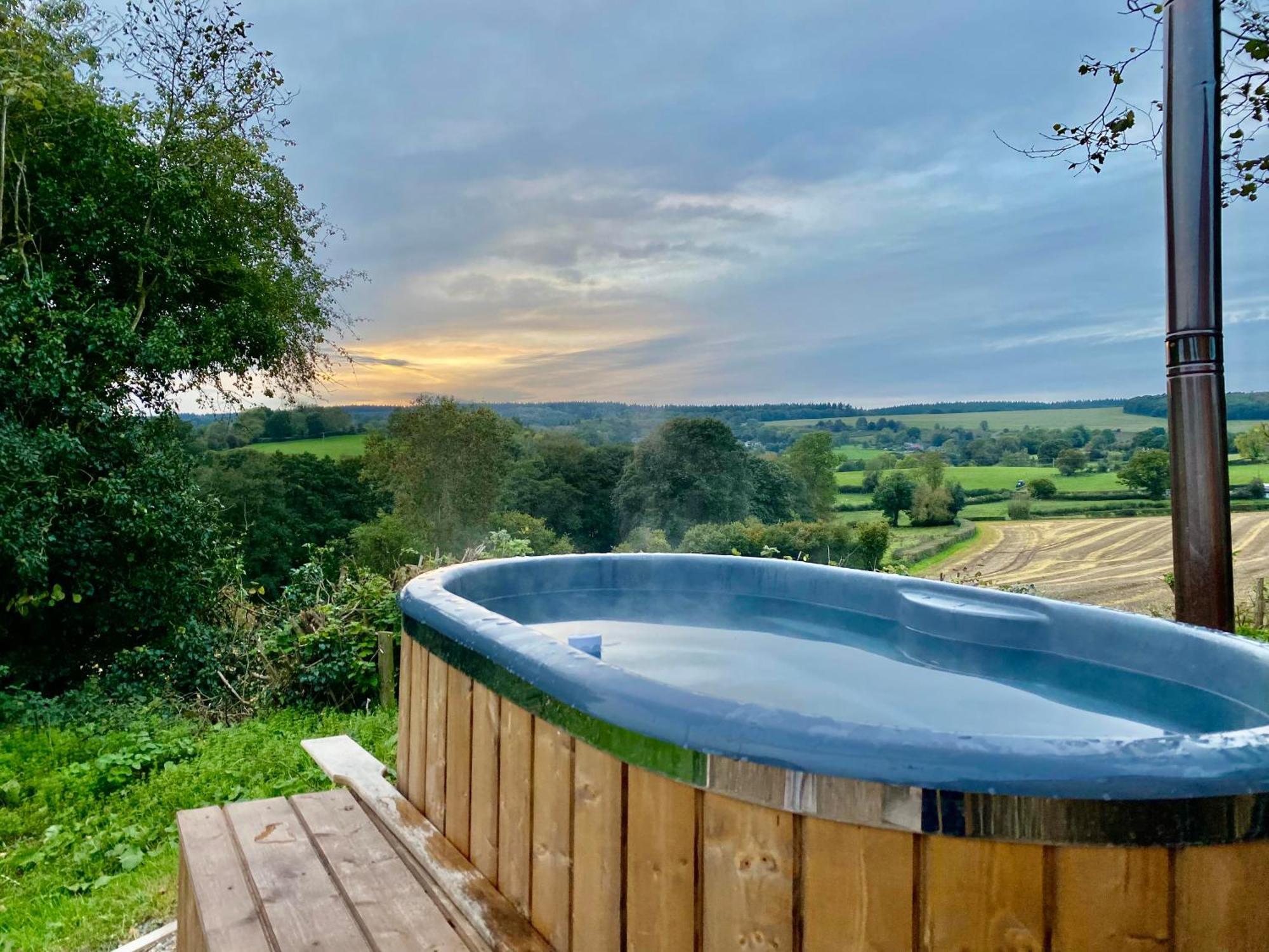 Romantic Nature Retreat, Luxury Glamping & Stargazing Views - Dragonfly Shepherd Hut Yarpole 外观 照片