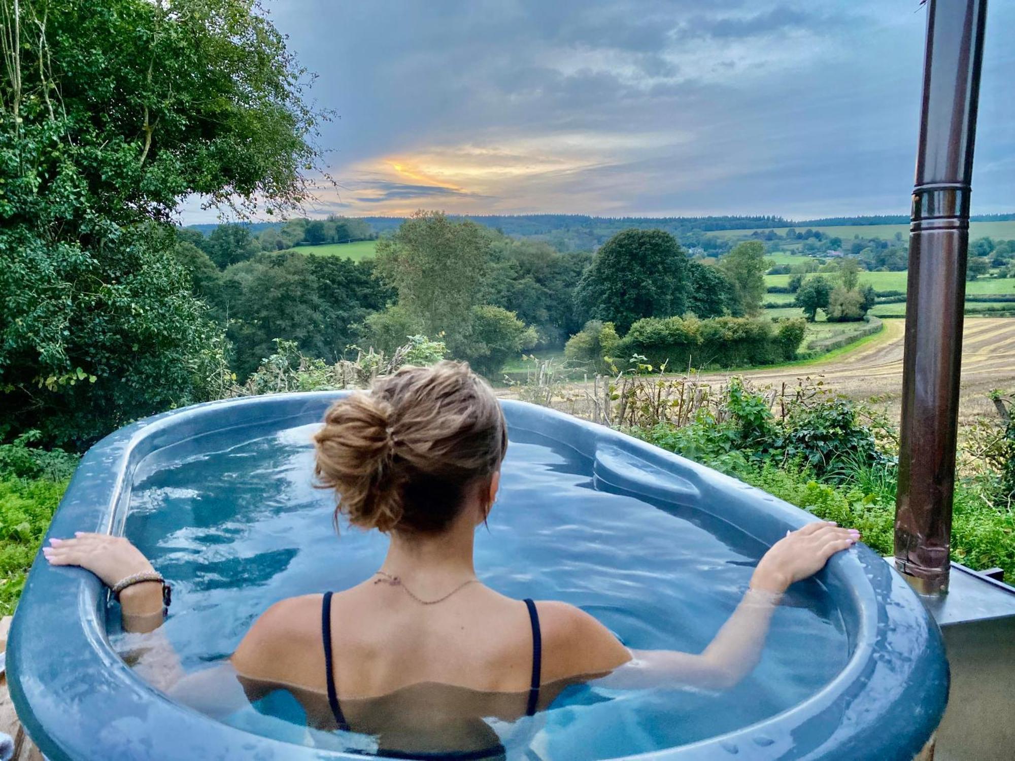 Romantic Nature Retreat, Luxury Glamping & Stargazing Views - Dragonfly Shepherd Hut Yarpole 外观 照片
