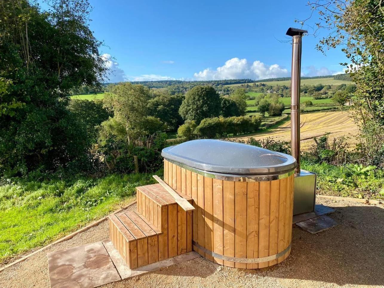Romantic Nature Retreat, Luxury Glamping & Stargazing Views - Dragonfly Shepherd Hut Yarpole 外观 照片