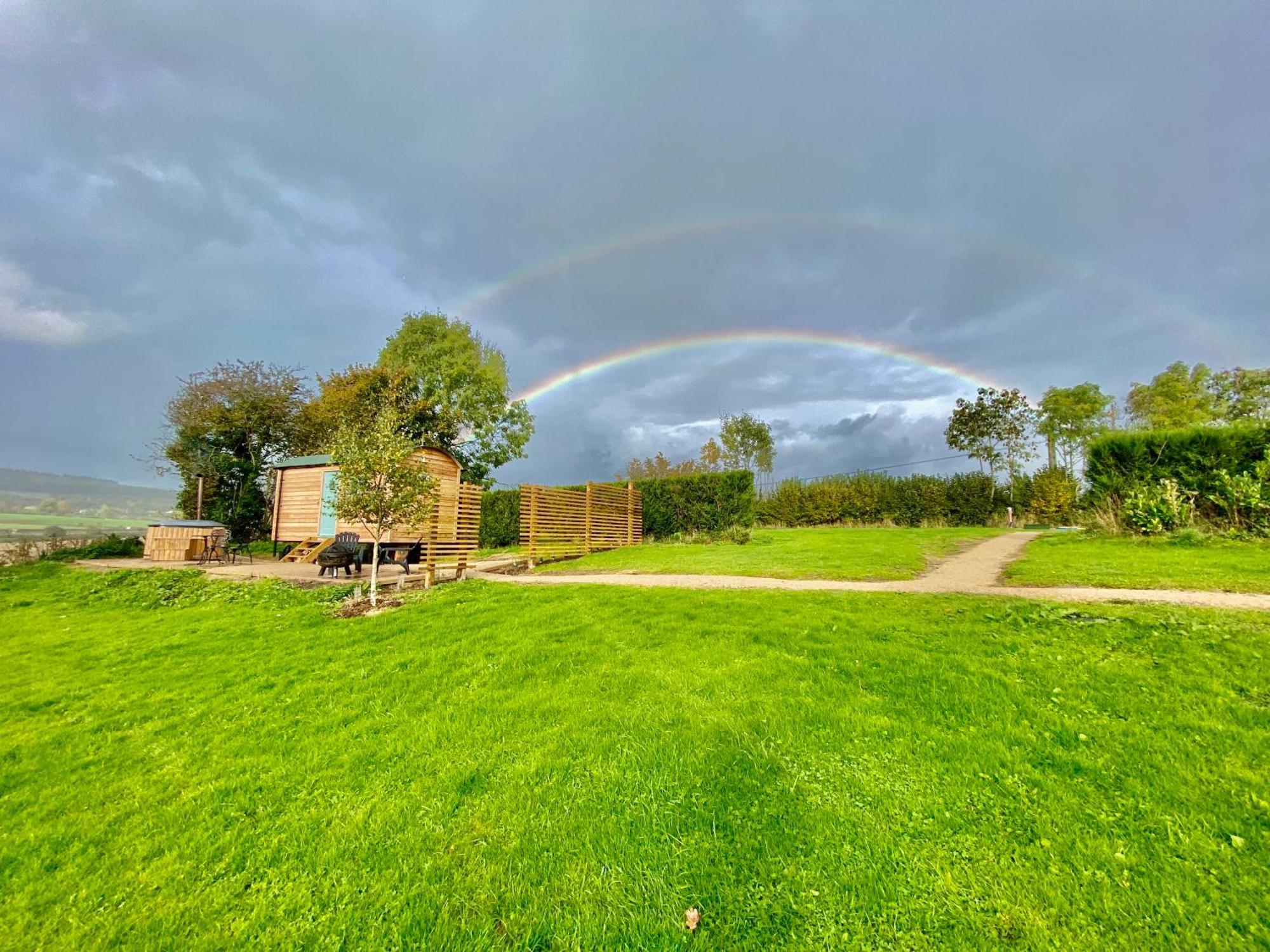 Romantic Nature Retreat, Luxury Glamping & Stargazing Views - Dragonfly Shepherd Hut Yarpole 外观 照片